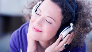 Woman wearing neyya, listening to music (source neyya press kit)