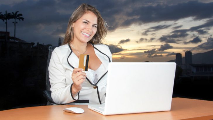 Business women engages in eCommerce Source : Pixabay/DigitalMarketingAgency under CCO
