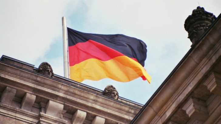 German flag on Reichstag (Freeimages.com/Priit Kallas)